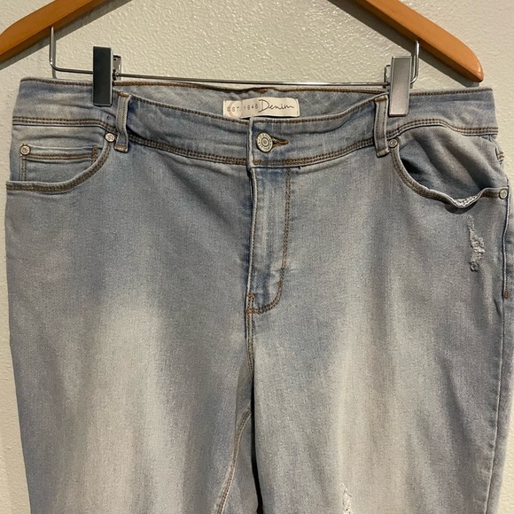 Light Blue Distressed Women Jeans - Picture 3 of 6